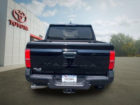 Used 2024 Toyota Tacoma SR5 AWD/4WD image 4