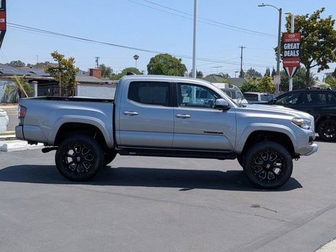 Used 2021 Toyota Tacoma TRD Sport w/ Technology Package RWD image 4
