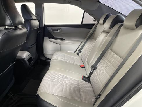 Used 2015 Toyota Camry SE FWD image 13