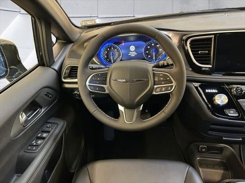 New 2026 Chrysler Pacifica Select image 29