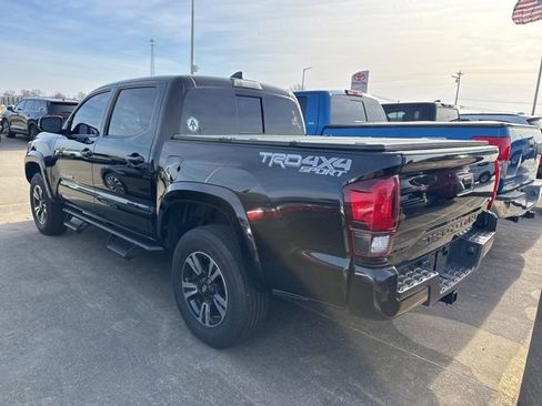 Used 2018 Toyota Tacoma TRD Sport image 8