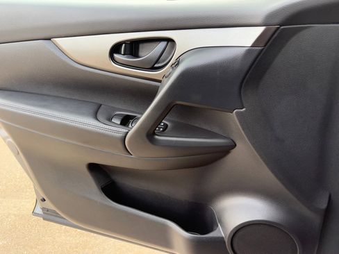 Certified 2021 Nissan Rogue Sport S image 29