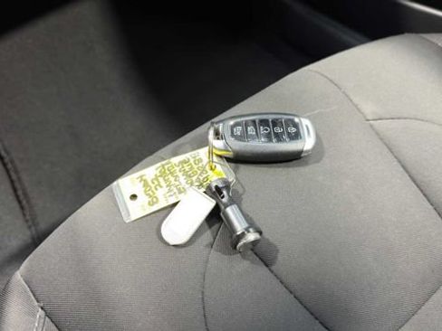 Used 2022 Hyundai Elantra SEL w/ Convenience Package FWD image 34