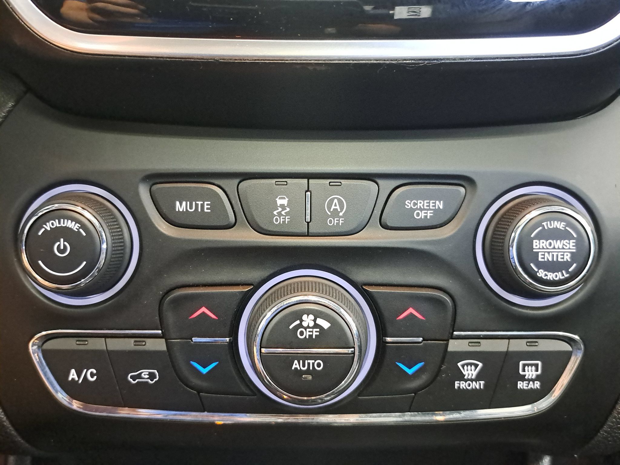 Used 2019 Jeep Cherokee Limited AWD/4WD image 23