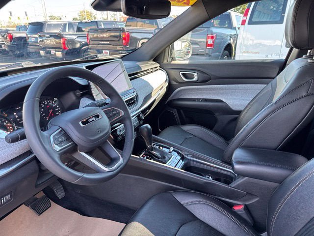 Used 2023 Jeep Compass Latitude AWD/4WD image 10