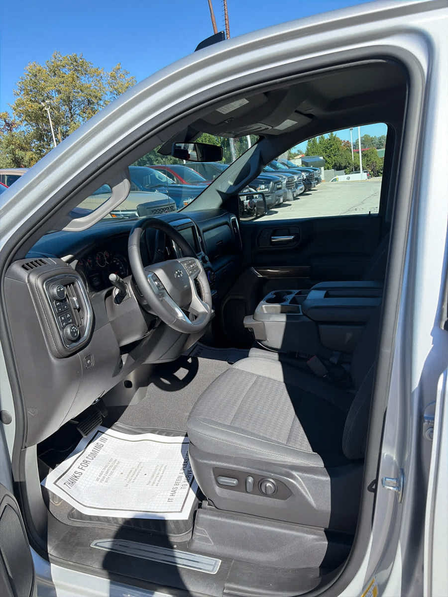Used 2022 Chevrolet Silverado 1500 RST w/ Safety Package AWD/4WD image 19
