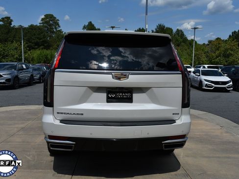 Used 2021 Cadillac Escalade ESV Premium Luxury w/ LPO, Illumination Package image 13