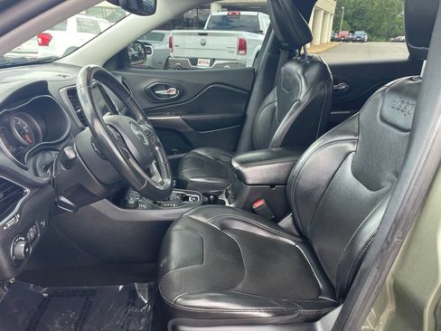 Used 2019 Jeep Cherokee Limited AWD/4WD image 2