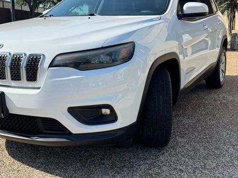 Used 2019 Jeep Cherokee Latitude w/ Popular Appearance Group FWD image 3