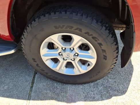 Used 2014 Toyota 4Runner SR5 AWD/4WD image 18