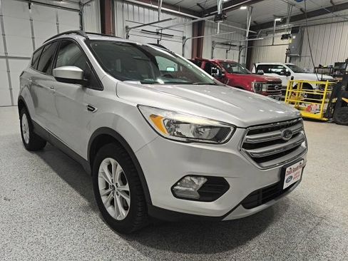 Used 2017 Ford Escape SE AWD/4WD image 4