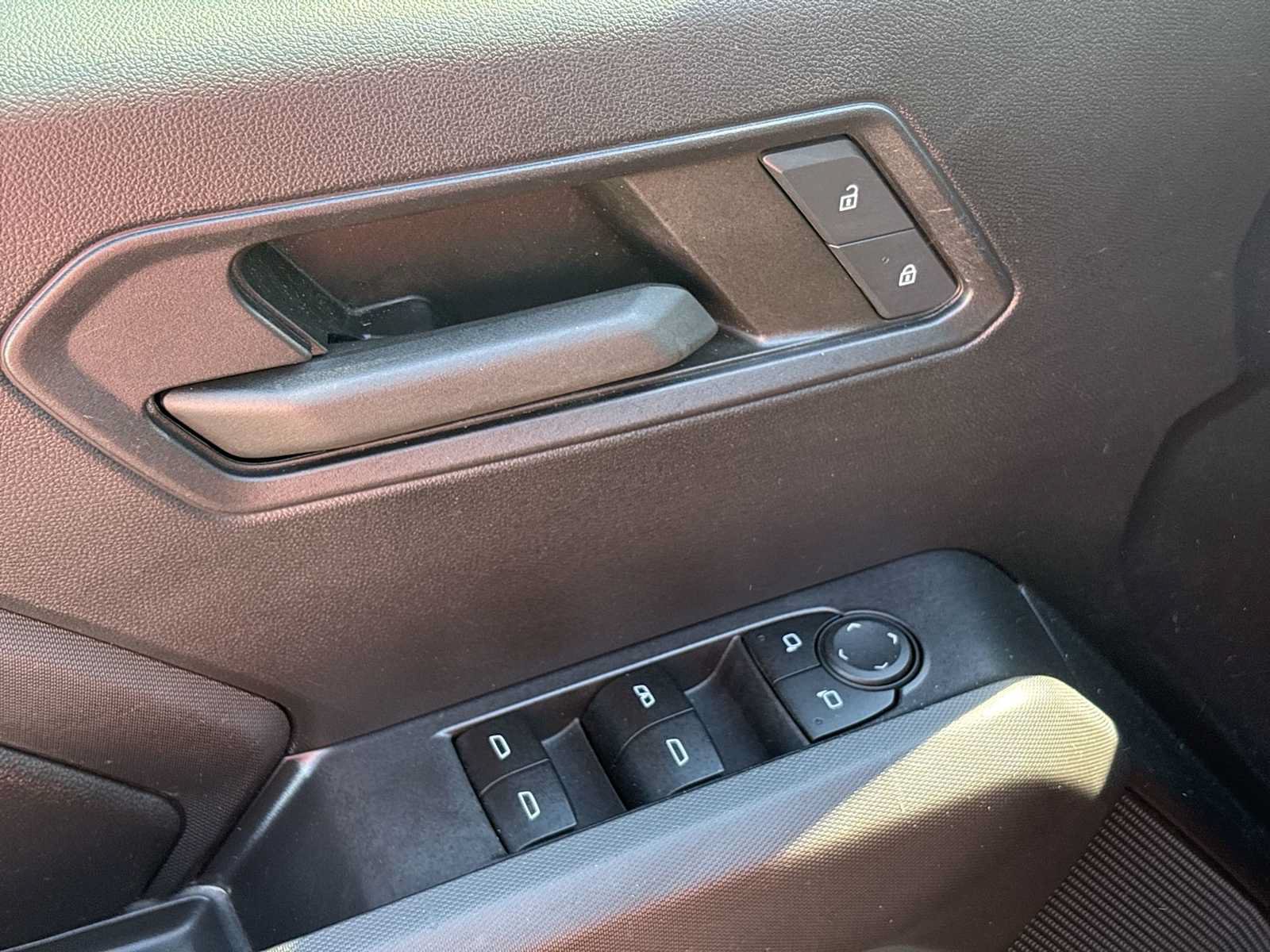 Used 2023 Chevrolet Colorado Trail Boss AWD/4WD image 23