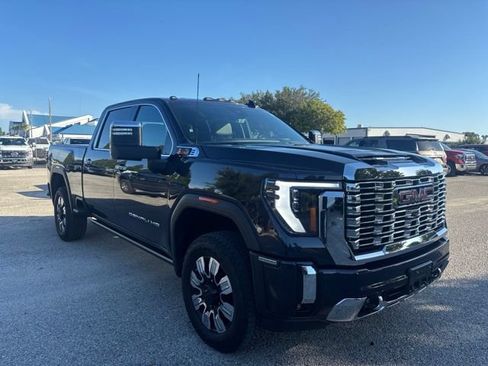 Used 2025 GMC Sierra 2500 Denali w/ Denali Reserve Package AWD/4WD image 3
