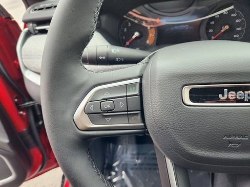 Used 2025 Jeep Compass Latitude image 19