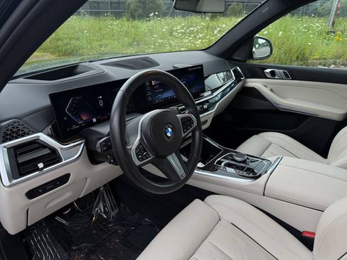 Used 2025 BMW X5 xDrive40i w/ M Sport Package AWD/4WD image 11