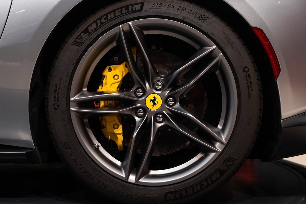 Certified 2023 Ferrari 812 GTS RWD image 15