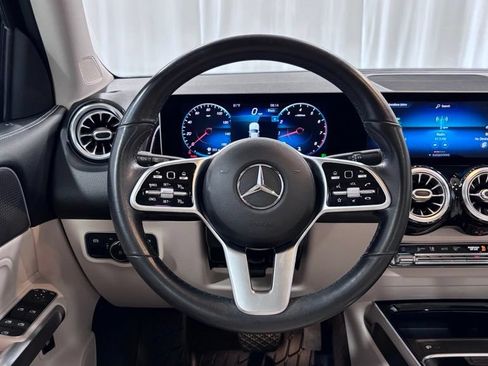 Used 2021 Mercedes-Benz GLB 250 4MATIC image 13