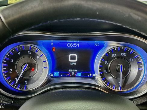 Used 2020 Chrysler 300 Touring L w/ Value Package AWD/4WD image 14