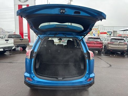 Used 2018 Toyota RAV4 LE image 18