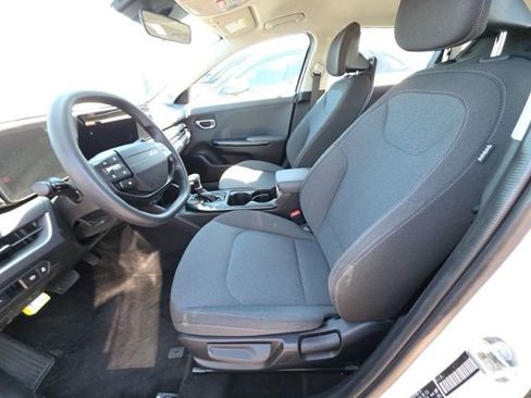 Used 2025 Kia K4 LXS image 9