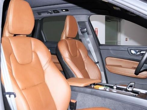Used 2022 Volvo XC60 B5 Momentum image 19