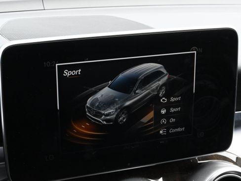 Used 2016 Mercedes-Benz GLC 300 4MATIC image 31