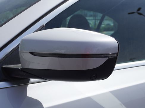 New 2025 BMW 330i Sedan w/ Convenience Package image 31