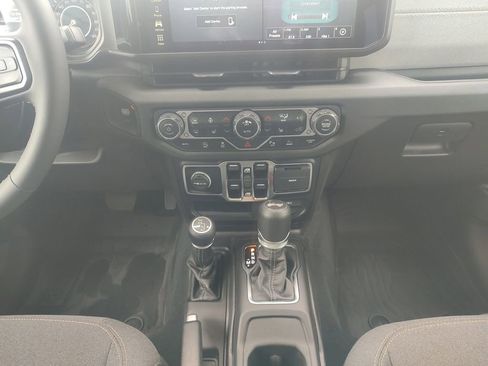 Used 2024 Jeep Wrangler Unlimited Sport AWD/4WD image 11