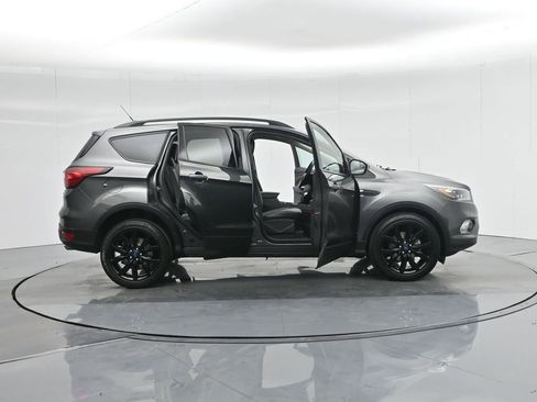 Used 2019 Ford Escape SE image 4