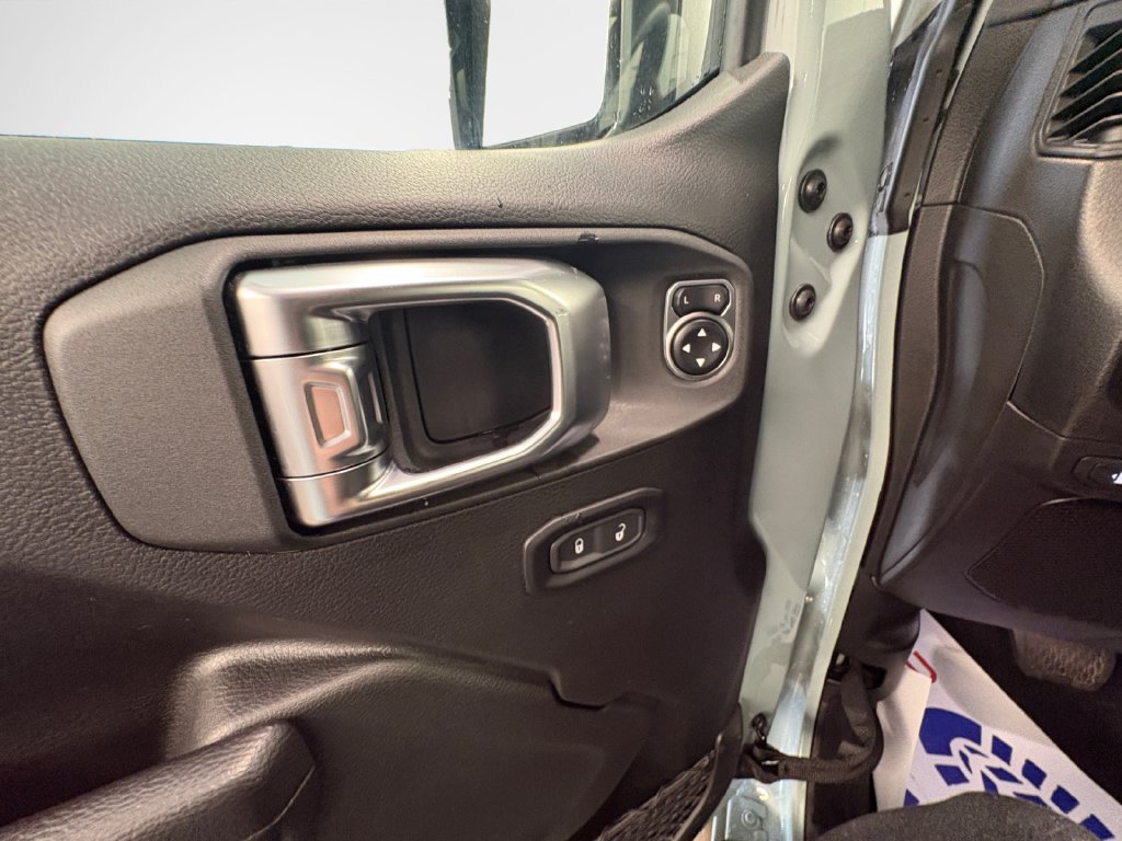 Used 2024 Jeep Wrangler Unlimited AWD/4WD image 17