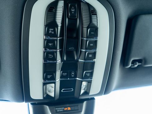 Used 2022 Porsche Macan image 23