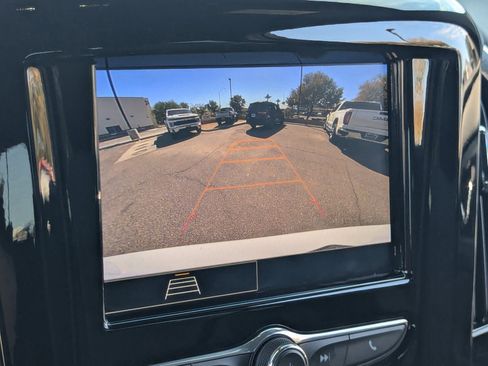 Used 2023 Chevrolet Traverse LT image 28