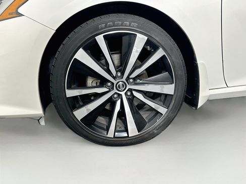 Used 2021 Nissan Altima 2.5 SR w/ SR Premium Package FWD image 11