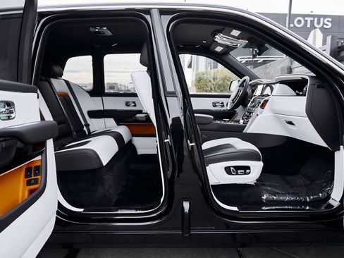 Used 2026 Rolls-Royce Cullinan AWD/4WD image 26