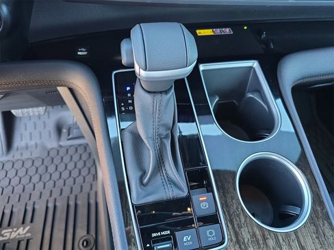 Used 2025 Toyota Sienna Platinum image 23