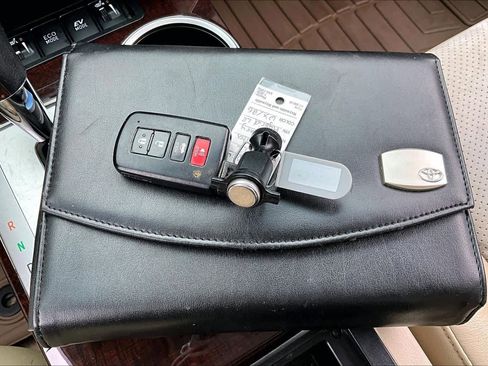 Used 2012 Toyota Camry XLE w/ Leather Pkg FWD image 15