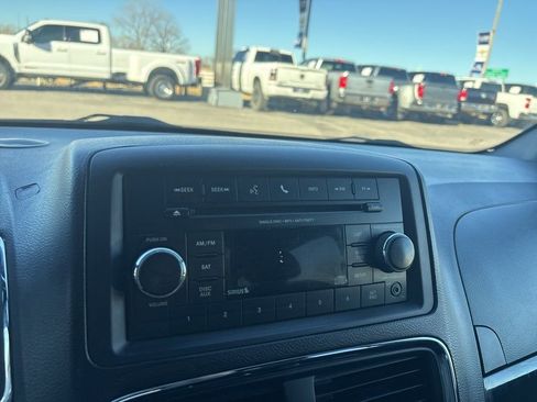 Used 2016 Dodge Grand Caravan SE image 7