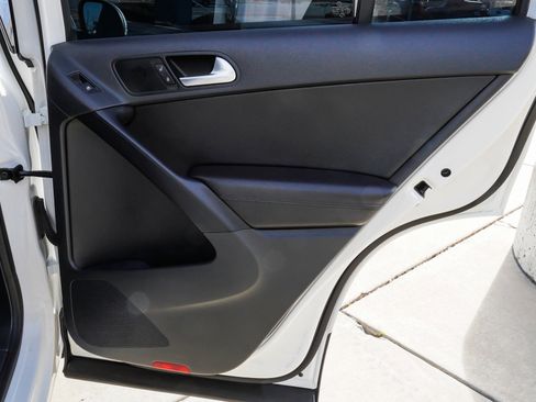 Used 2014 Volkswagen Tiguan S image 30