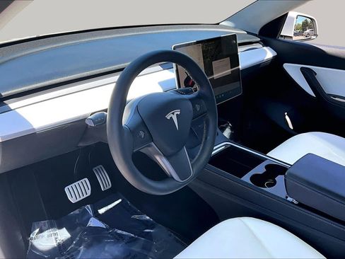 Used 2022 Tesla Model Y Performance AWD/4WD image 17