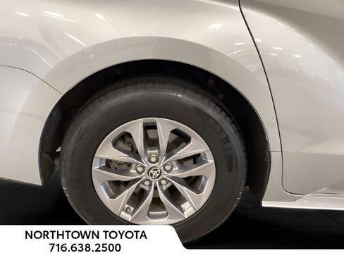 Used 2025 Toyota Sienna XLE FWD image 24