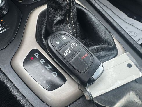 Used 2018 Jeep Cherokee Limited image 28