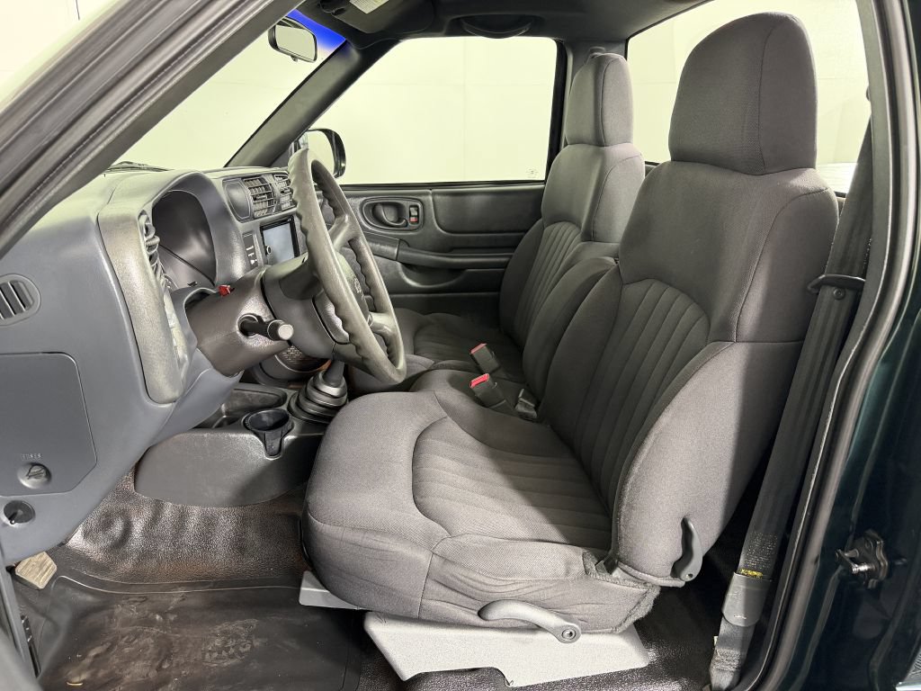 Used 2003 Chevrolet S10 Pickup 2WD Regular Cab image 16