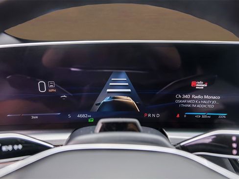 Used 2025 Cadillac Lyriq Luxury image 11