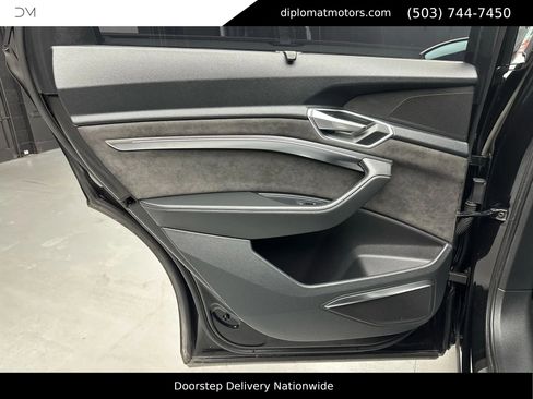 Used 2021 Audi e-tron Prestige image 27