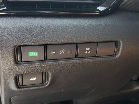 Used 2024 Nissan Sentra SV FWD image 17