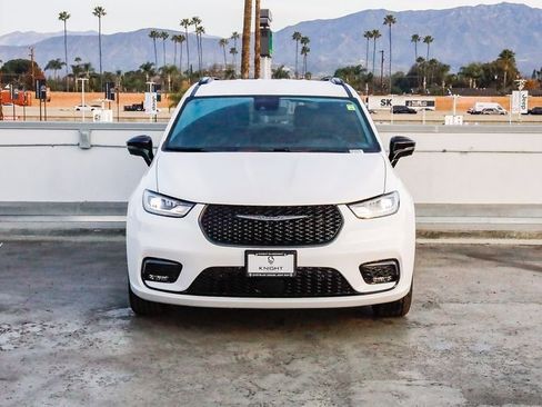 New 2026 Chrysler Pacifica Select w/ S Appearance Package image 3