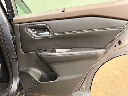 Used 2023 Nissan Rogue SL w/ SL Premium Package image 17