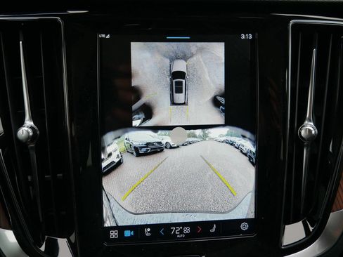 New 2025 Volvo V60 B5 Cross Country Plus w/ Climate Package image 10