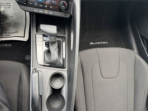 Used 2025 Hyundai Elantra Sport image 30