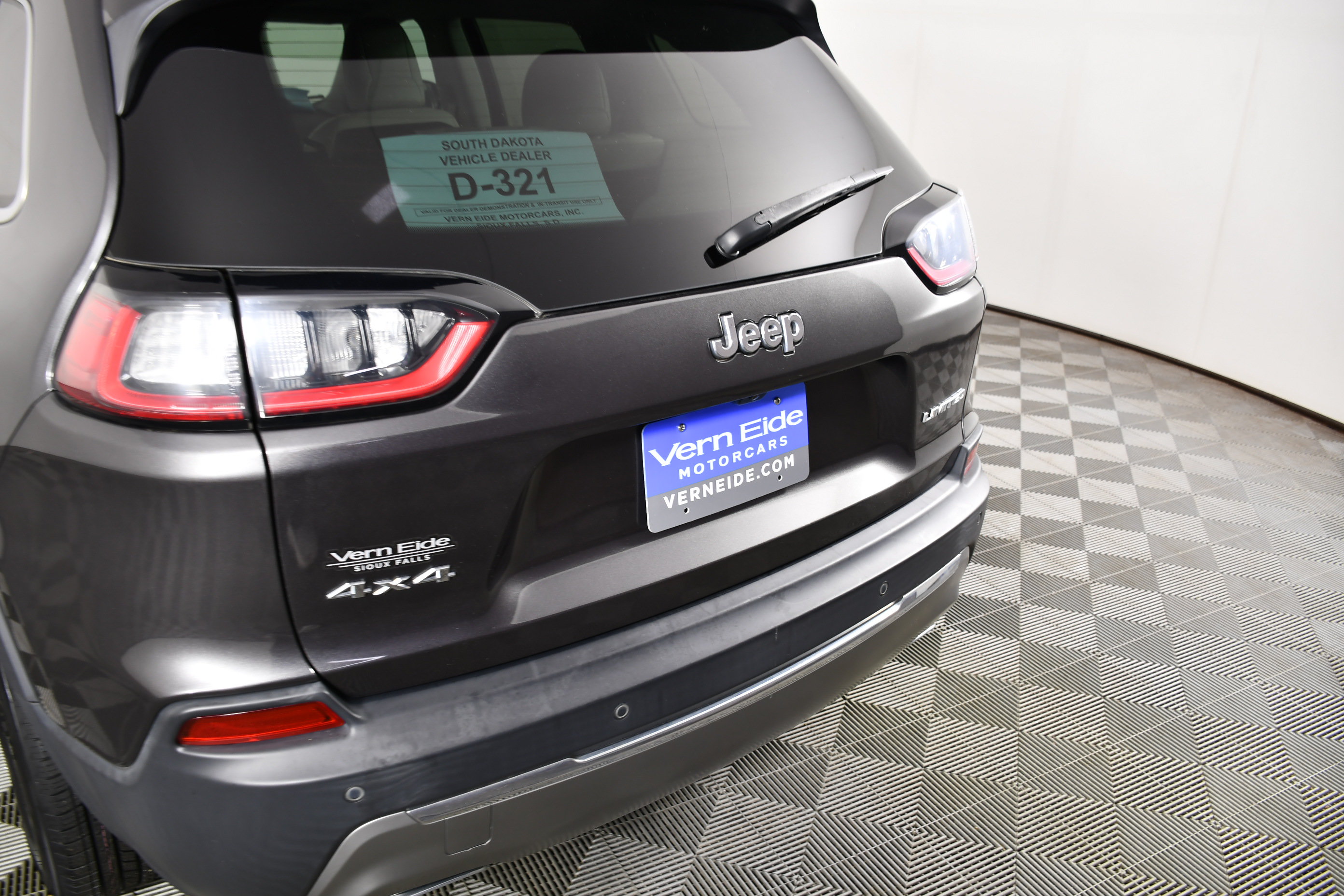 Used 2020 Jeep Cherokee Limited AWD/4WD image 15